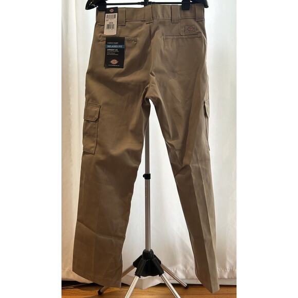 NWT Dickies Relaxed Fit Straight Leg Cargo Khaki Pants 32 x 34 - Picture 2 of 5
